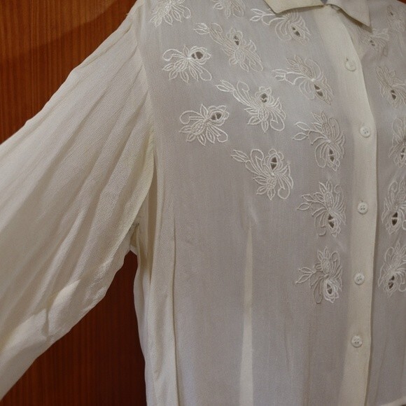 Vintage French Connection Cream Eyelet Embroidered Button Down Blouse Medium - Picture 5 of 14